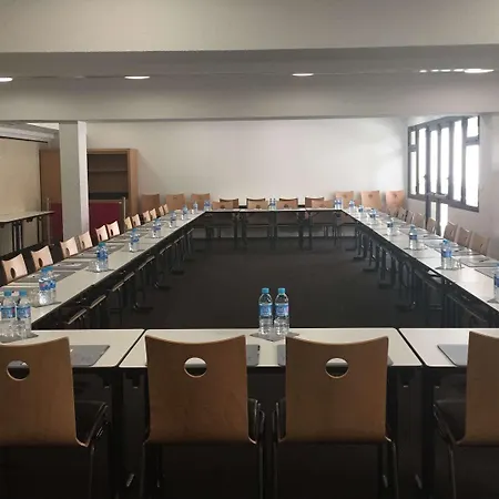 Kyriad Centre- Parc Des Expositions 3* לה בורז'ה