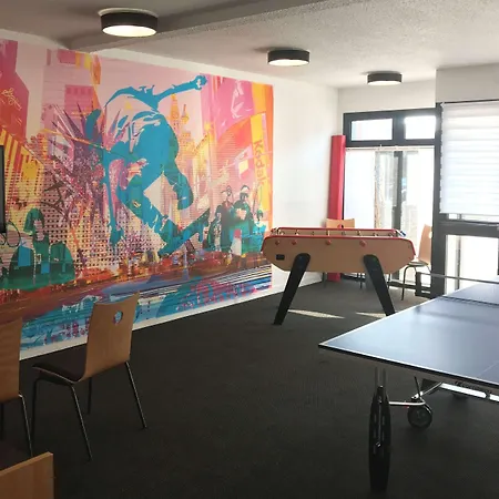 Kyriad Centre- Parc Des Expositions מלון