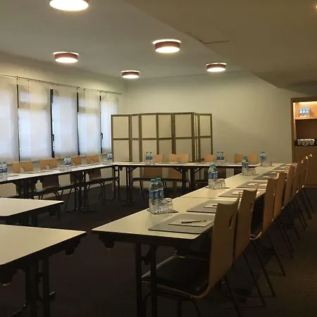 Kyriad Centre- Parc Des Expositions Hotel 3*