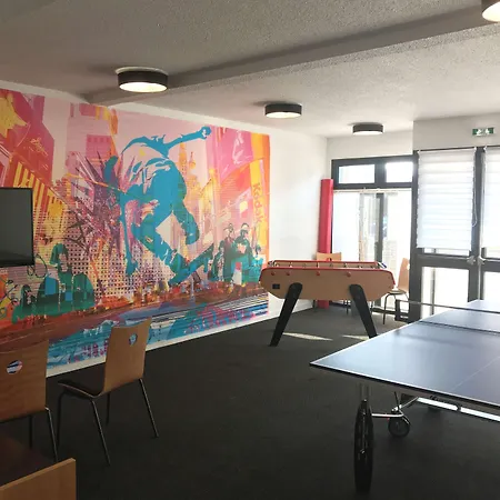 מלון Kyriad Centre- Parc Des Expositions