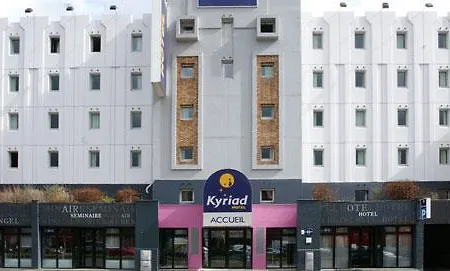 Kyriad Centre- Parc Des Expositions מלון לה בורז'ה
