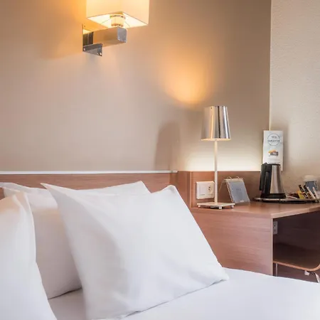 Kyriad Centre- Parc Des Expositions לה בורז'ה