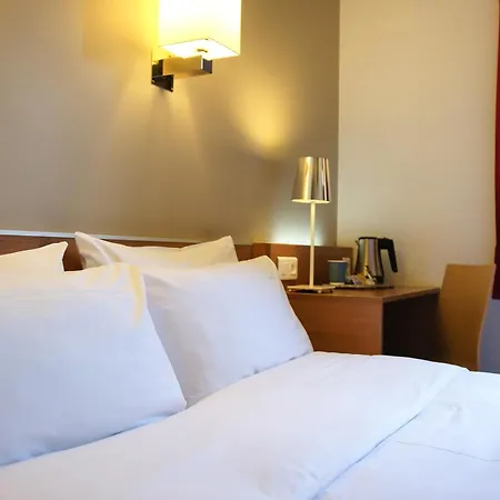 Kyriad Centre- Parc Des Expositions Hotel 3*