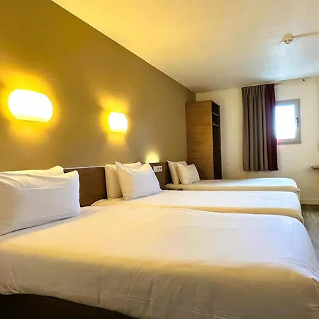 Kyriad Centre- Parc Des Expositions 3*