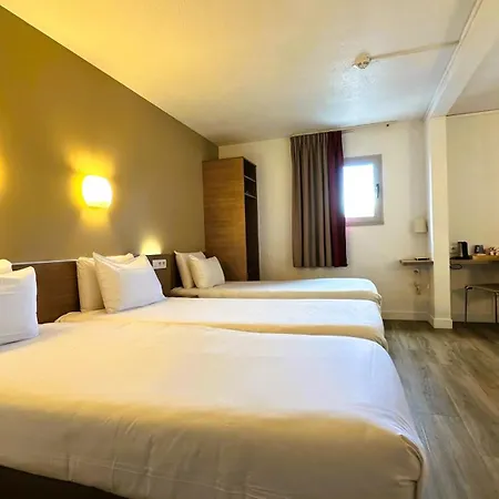 מלון Kyriad Centre- Parc Des Expositions 3*