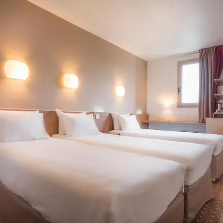 Kyriad Centre- Parc Des Expositions 3*