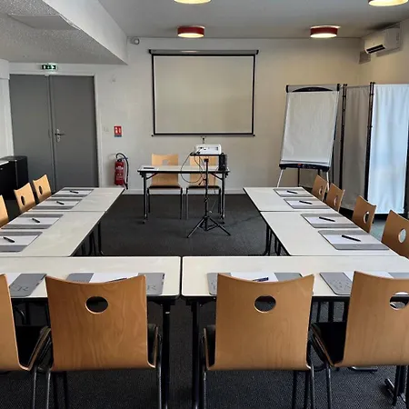 מלון Kyriad Centre- Parc Des Expositions