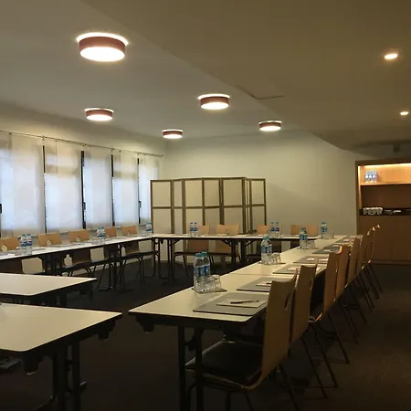 מלון Kyriad Centre- Parc Des Expositions לה בורז'ה