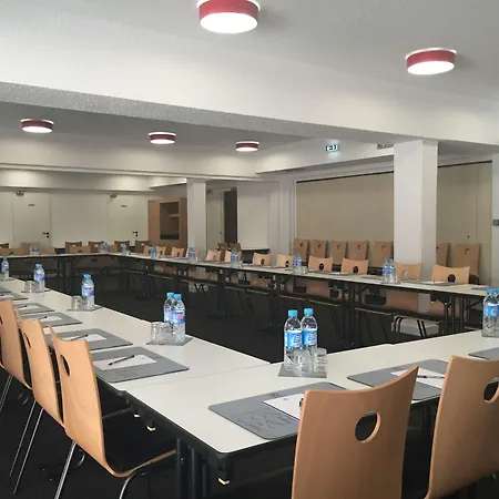 Kyriad Centre- Parc Des Expositions מלון 3*