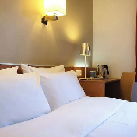 Kyriad Centre- Parc Des Expositions Hotel Le Bourget