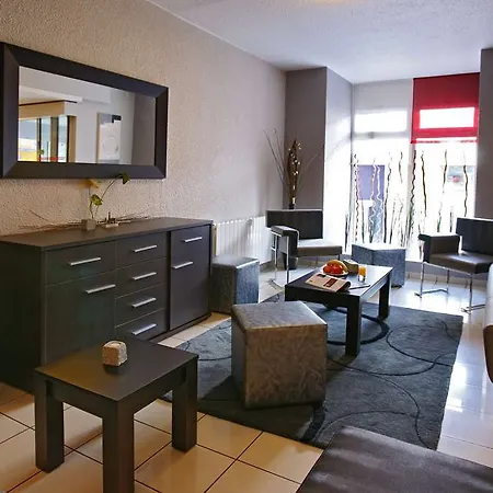 Kyriad Centre- Parc Des Expositions מלון 3*