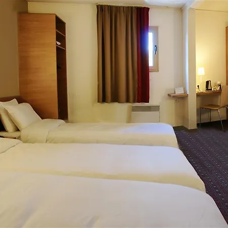 Kyriad Centre- Parc Des Expositions 3* לה בורז'ה