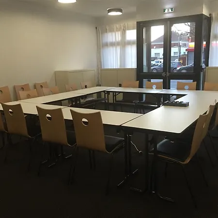 Kyriad Centre- Parc Des Expositions 3*