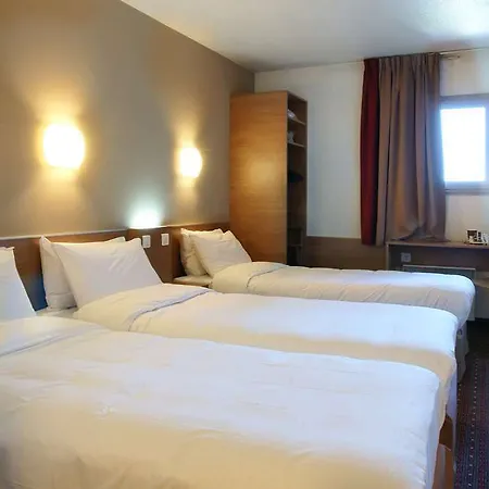 Kyriad Centre- Parc Des Expositions מלון