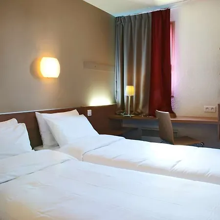 מלון Kyriad Centre- Parc Des Expositions לה בורז'ה