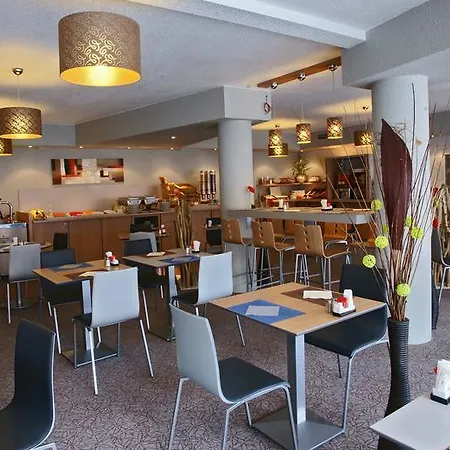 Kyriad Centre- Parc Des Expositions 3* לה בורז'ה