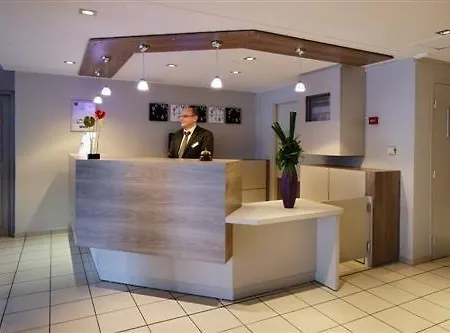 Kyriad Centre- Parc Des Expositions 3* לה בורז'ה