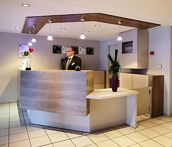 Hotell Kyriad Centre- Parc Des Expositions 3*