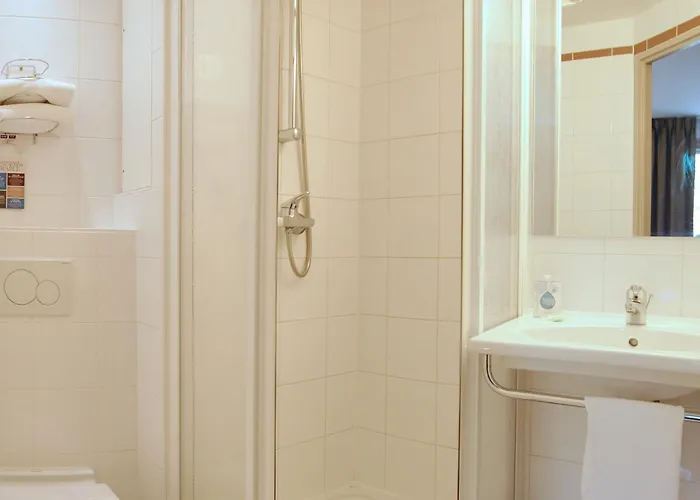 Kyriad Centre- Parc Des Expositions Otel