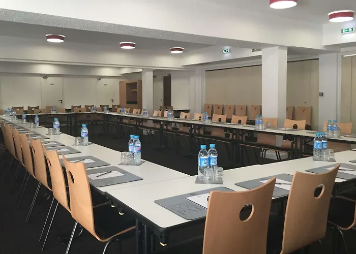 Kyriad Centre- Parc Des Expositions Hotel Le Bourget