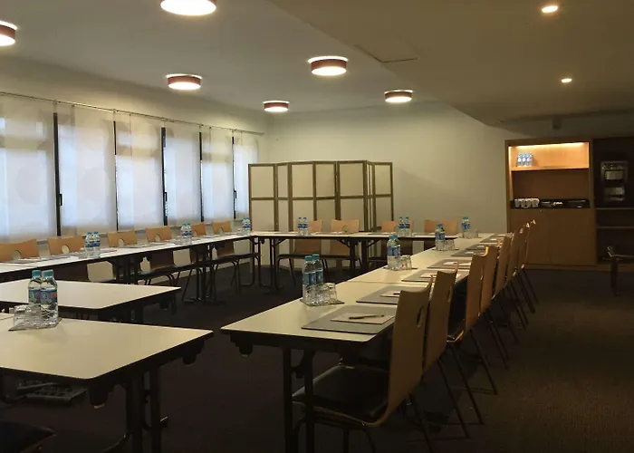 Kyriad Centre- Parc Des Expositions Hotel 3*