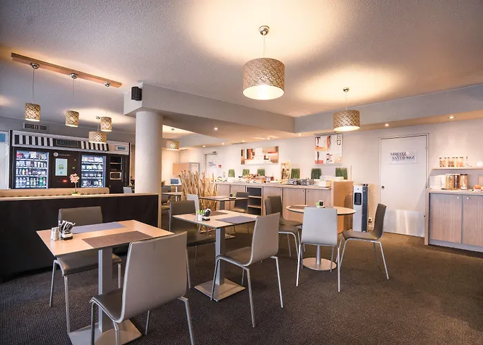 Kyriad Centre- Parc Des Expositions Hotel 3*