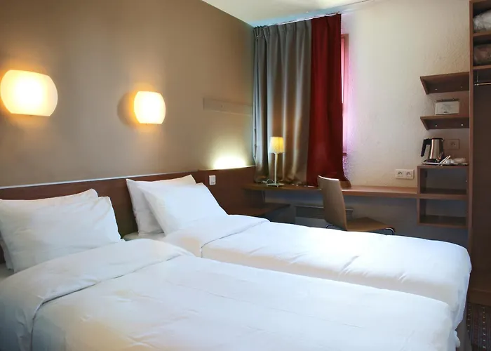 Kyriad Centre- Parc Des Expositions Hotel Le Bourget