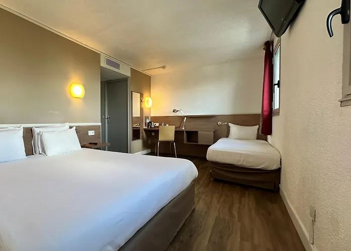 Kyriad Centre- Parc Des Expositions Otel Le Bourget