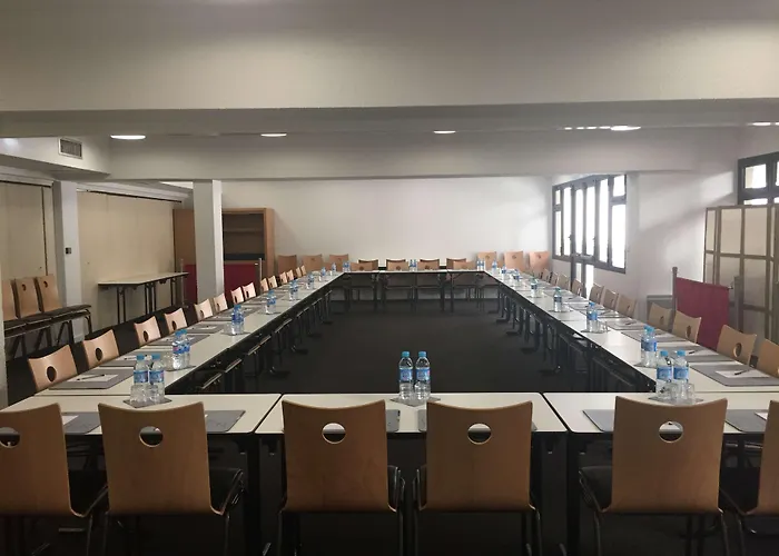 Kyriad Centre- Parc Des Expositions Hotel
