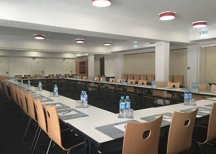 Kyriad Centre- Parc Des Expositions Hotel 3*