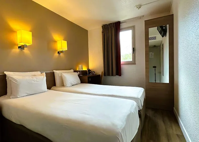 Kyriad Centre- Parc Des Expositions Hotel