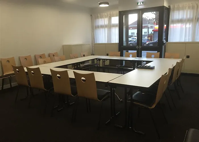 Kyriad Centre- Parc Des Expositions 3*