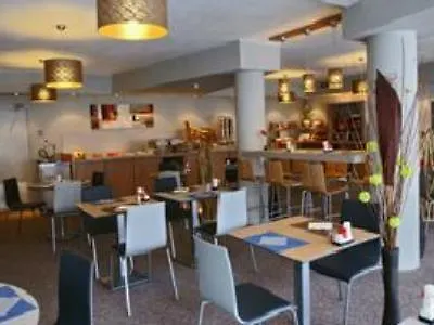 Kyriad Centre- Parc Des Expositions Otel Le Bourget