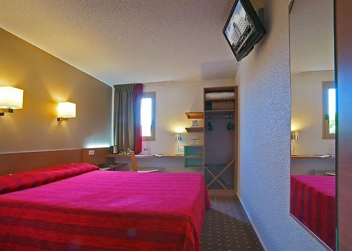 Kyriad Centre- Parc Des Expositions Otel Le Bourget